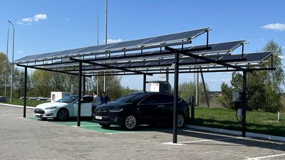 Після втрати ноги ветеран війни з Луцька отримав грант та відкрив зарядну станцію для електроавто на сонячних панелях — Віктор Шемедюк Після втрати ноги ветеран війни з Луцька отримав грант та відкрив зарядну станцію для електроавто на сонячних панелях — Віктор Шемедюк