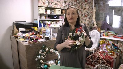 Житомирська майстриня Людмила Лаврентюк показала, як за 5 хвилин зробити різдвяний вінок