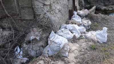 Через прорив на дамбі село на Сумщині може залишитися без сполучення Через прорив на дамбі село на Сумщині може залишитися без сполучення