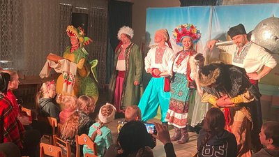 Миколаївський драматичний театр концертами для переселенців відновив виступи Миколаївський драматичний театр концертами для переселенців відновив виступи