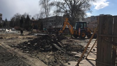 У Житомирі почали проводити комунікації до нового пішохідного арочного фонтану на Новому Бульварі