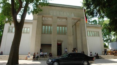 Мистецтво після Освенцима: як художники працюють з темою війни, насилля та пам'яті Мистецтво після Освенцима: як художники працюють з темою війни, насилля та пам'яті