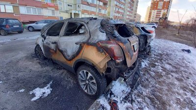 В Пісочині на Харківщині згоріли три автомобілі, ще один пошкоджено