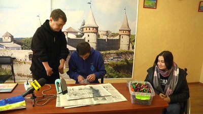 Зараз Кирило вчить малюванню праскою у художній студії, яка працює у навчально-реабілітаційному закладі вищої освіти "Кам’янець-Подільський державний інститут". 8 грудня 2022 рік Зараз Кирило вчить малюванню праскою у художній студії, яка працює у навчально-реабілітаційному закладі вищої освіти "Кам’янець-Подільський державний інститут". 8 грудня 2022 рік