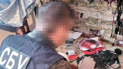 На Житомирщині нейтралізували кібергрупу, яка створювала фейкові акаунти на замовлення з Росії На Житомирщині нейтралізували кібергрупу, яка створювала фейкові акаунти на замовлення з Росії