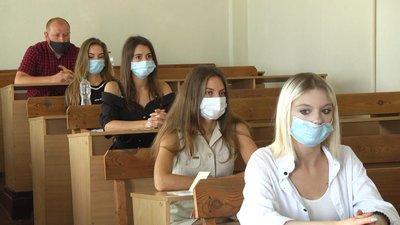 У Хмельницькому стартувала додаткова сесія ЗНО: як складали тести з математики