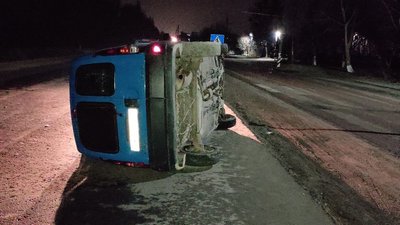 На Рівненщині поліція шукає свідків ДТП, у якій перевернувся бус На Рівненщині поліція шукає свідків ДТП, у якій перевернувся бус