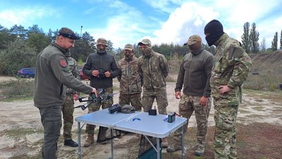 На Кіровоградщині поліцейські вчаться керувати дронами