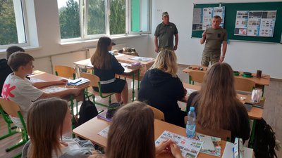 На Закарпатті у місті Чоп сапери провели учням 9-10 класів заняття з мінної безпеки