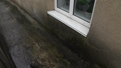 Хмельничани скаржаться на люк колодязя, який провалюється Хмельничани скаржаться на люк колодязя, який провалюється