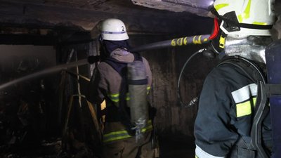 У Запоріжжі горіли два гаражі: 43-річний чоловік дістав опіків — ДСНС