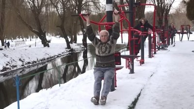 Моржує і бігає босоніж: історія 82-річного тернополянина Моржує і бігає босоніж: історія 82-річного тернополянина