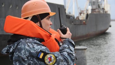 Екіпаж одеського буксира ВМС "Яни Капу" провели навчання у Чорному морі Екіпаж одеського буксира ВМС "Яни Капу" провели навчання у Чорному морі