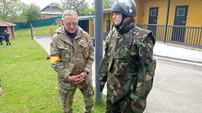 Вибухонебезпечні пастки від військових РФ на Сумщині: що знаходять сапери області, працюючи 24/7 Вибухонебезпечні пастки від військових РФ на Сумщині: що знаходять сапери області, працюючи 24/7
