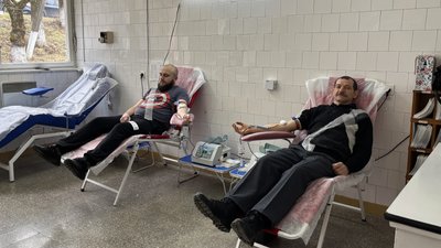 У Хусті під час виїзного забору крові донорами стали 32 людей