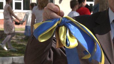 Тільки для чотирикласників: як проходило свято останнього дзвоника у школі № 12 Тільки для чотирикласників: як проходило свято останнього дзвоника у школі № 12