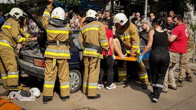 У Миколаєві зіткнулися два автомобілі. Серед поранених є діти У Миколаєві зіткнулися два автомобілі. Серед поранених є діти