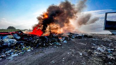 На Черкащині горить два сміттєзвалища