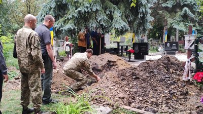 У Кам’янському попрощалися з загиблим військовослужбовцем В'ячеславом Пітьком У Кам’янському попрощалися з загиблим військовослужбовцем В'ячеславом Пітьком