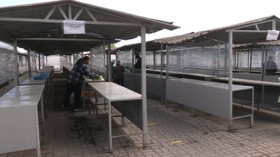 Покупців та продавців обмаль. Перший день роботи луцьких ринків Покупців та продавців обмаль. Перший день роботи луцьких ринків