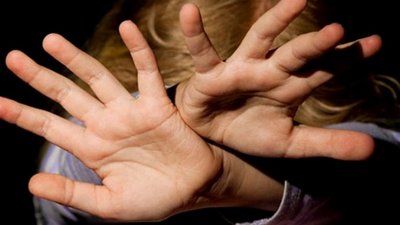 На Запоріжжі затримали чоловіка, який розбещував неповнолітніх