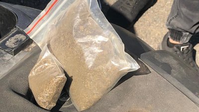 На Мукачівщині у водія мопеду виявили марихуану. Чоловік перебував у стані наркотичного сп'яніння На Мукачівщині у водія мопеду виявили марихуану. Чоловік перебував у стані наркотичного сп'яніння