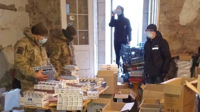 “200 літрів алкоголю та 26 тисяч пачок сигарет”: на Одещині викрили підпільні склади контрабанди “200 літрів алкоголю та 26 тисяч пачок сигарет”: на Одещині викрили підпільні склади контрабанди