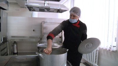 На Житомирщині у Ружинській гімназії відремонтували їдальню та відновили гаряче харчування учнів На Житомирщині у Ружинській гімназії відремонтували їдальню та відновили гаряче харчування учнів