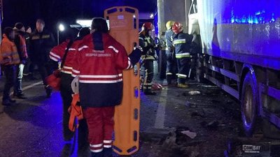 На об'їзній дорозі Львова зіткнулися дві вантажівки: один водій загинув
