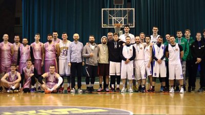 Прикарпатські баскетболісти зібрали під час благодійного турніру 20 тис. грн для ЗСУ Прикарпатські баскетболісти зібрали під час благодійного турніру 20 тис. грн для ЗСУ