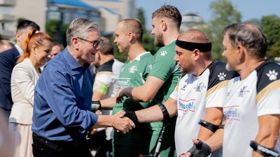 Кір Стармер на матчі з ампфутболу в Україні