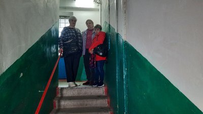 "Люди роками не виходять на вулицю". У кропивницькій дев’ятиповерхівці 20 років не працює ліфт "Люди роками не виходять на вулицю". У кропивницькій дев’ятиповерхівці 20 років не працює ліфт