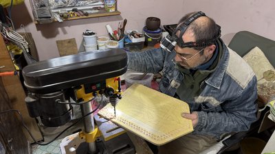 Подружжя з Миколаївщини виготовляє картини з гільз на пам’ять про загиблого сина Подружжя з Миколаївщини виготовляє картини з гільз на пам’ять про загиблого сина