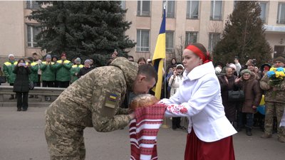 Після трьох років у російському полоні на Рівненщину повернувся полковник Олександр Тимощук Після трьох років у російському полоні на Рівненщину повернувся полковник Олександр Тимощук
