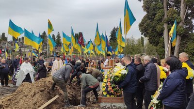 У Тернополі попрощалися з волонтером, військовослужбовцем Віталієм Заверухою У Тернополі попрощалися з волонтером, військовослужбовцем Віталієм Заверухою