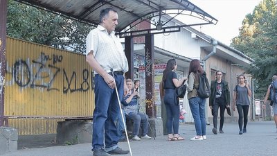 Без тактильної плитки та пандусів: наскільки доступні громади Буковини. СУСПІЛЬНЕ | ВІДЕОНОВИНИ