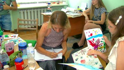 У Вінниці для дітей-переселенців та військовослужбовців проводять казко- й арттерапію У Вінниці для дітей-переселенців та військовослужбовців проводять казко- й арттерапію