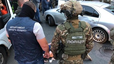 Поліція та КОРД зі стріляниною затримали в Києві іноземців-грабіжників