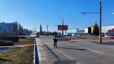 У Кременчуці зіткнулися автомобіль та тролейбус: троє людей у лікарні У Кременчуці зіткнулися автомобіль та тролейбус: троє людей у лікарні