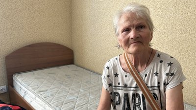 "Дрони літали, і все. Тяжко було там жити". З Добропілля на Полтавщину евакуювали родину
