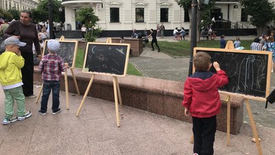 На Прикарпатті триває фестиваль вуличного мистецтва "Арт-візія" На Прикарпатті триває фестиваль вуличного мистецтва "Арт-візія"