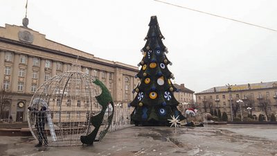 Черкаську ялинку "запалять" на Миколая, але святкувань не буде