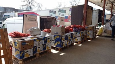 Волонтери Тернопільщини передали три тонни продуктів українським бійцям