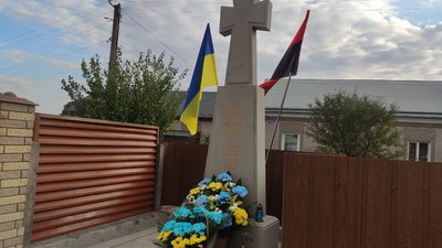 хрест загиблим повстанцям ОУН-УПА