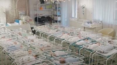 Сотні немовлят від сурогатних матерів не можуть вивезти з України через карантин. Що відбувається Сотні немовлят від сурогатних матерів не можуть вивезти з України через карантин. Що відбувається