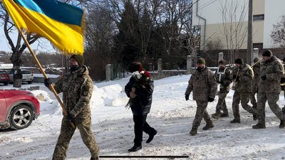 Похоронна процесія за молодшим сержантом Андрієм Лотвіним Похоронна процесія за молодшим сержантом Андрієм Лотвіним