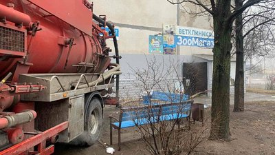 Через порив труби тепломереж у Харкові загинули тварини у зоомагазині