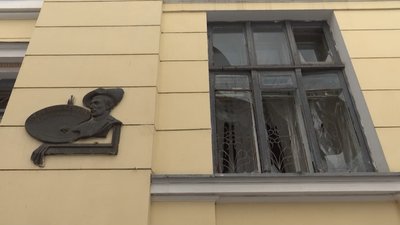 "Картини російських художників рятуємо від їхнього народу": Харківський худмузей після обстрілів "Картини російських художників рятуємо від їхнього народу": Харківський худмузей після обстрілів