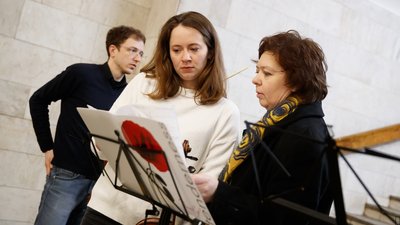 "Концерт поміж вибухів": музиканти Kharkiv Music Fest зіграли для харків'ян в метро "Концерт поміж вибухів": музиканти Kharkiv Music Fest зіграли для харків'ян в метро