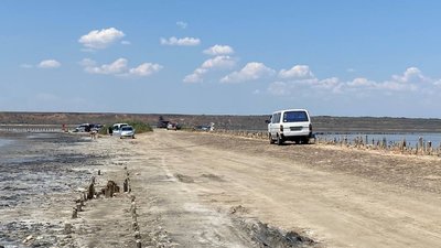 Після закриття узбережжя Одещини: як люди проводять пляжний сезон на Куяльнику. ВІДЕО Після закриття узбережжя Одещини: як люди проводять пляжний сезон на Куяльнику. ВІДЕО